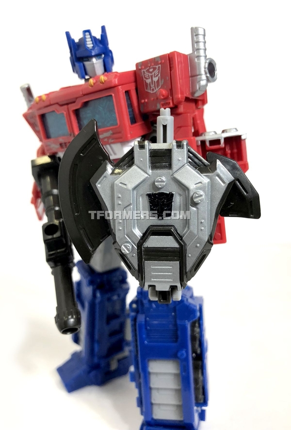 Review Siege Optimus Prime Voyager War For Cybertron  (25 of 45)